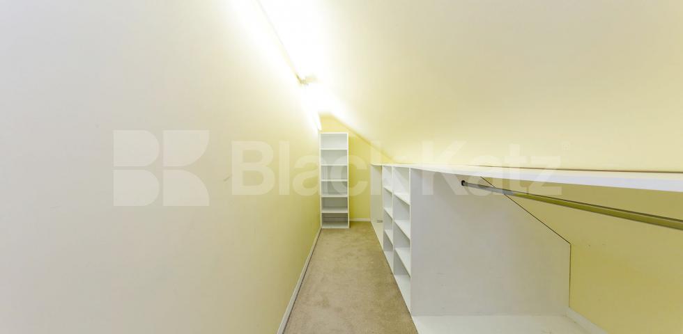 Stunning Sharers House Wormholt Road, Shepherds Bush